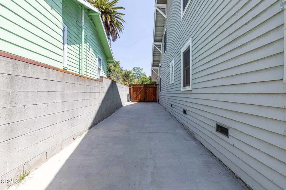 2330 Yosemite Dr, Eagle Rock, CA 90041