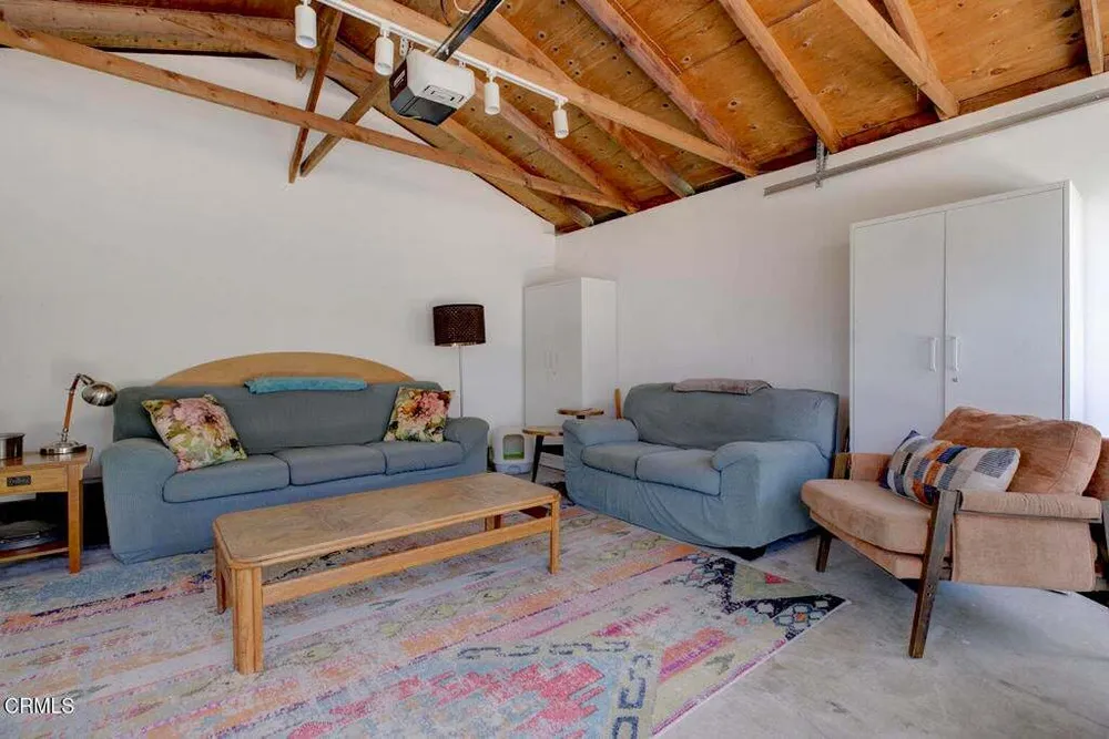 2330 Yosemite Dr, Eagle Rock, CA 90041