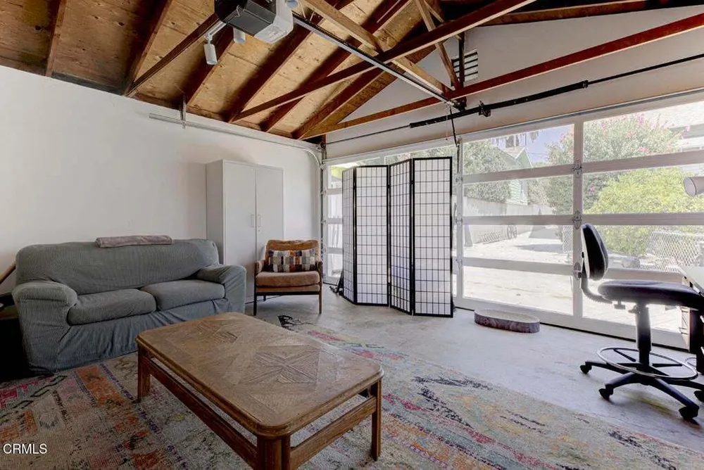 2330 Yosemite Dr, Eagle Rock, CA 90041
