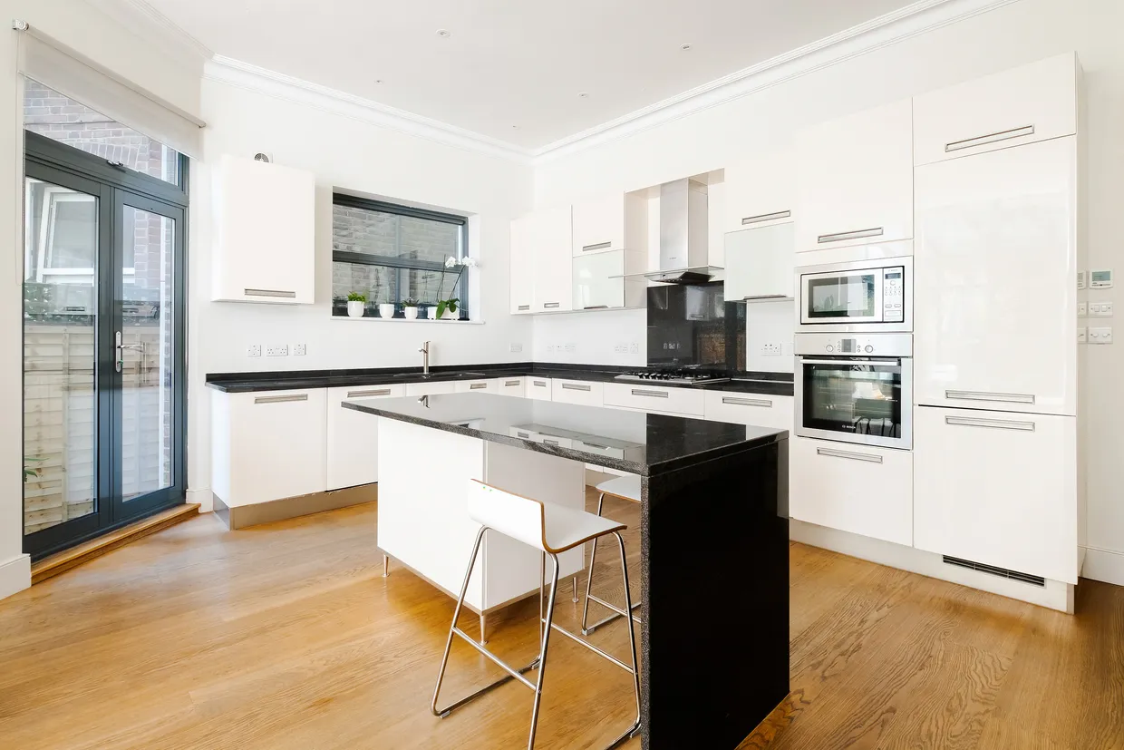 Kings Avenue, London, N10 photo 2