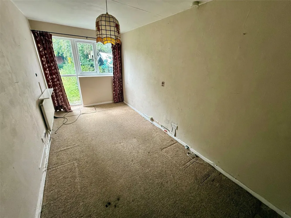 Property carousel item 6