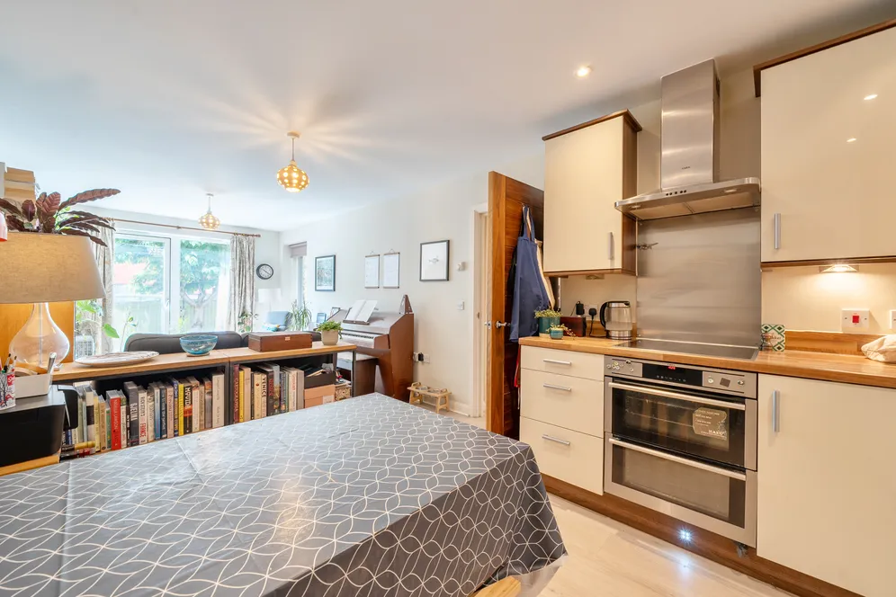 Park Road, London, N8 photo 12