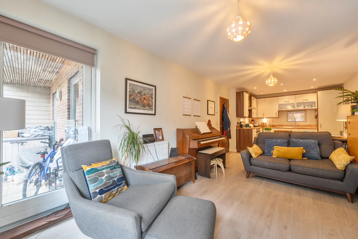 Park Road, London, N8 photo 15