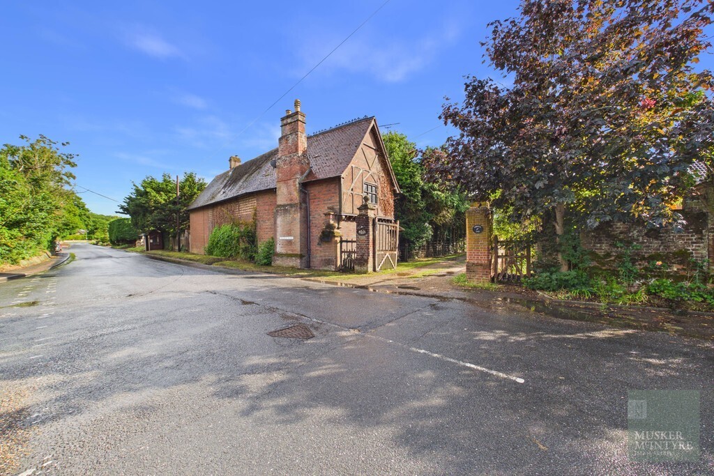Church Road, Flixton Image 18