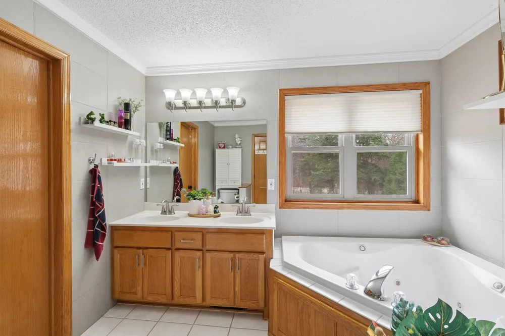 10924 Andover Ct, Inver Grove Heights, MN 55077