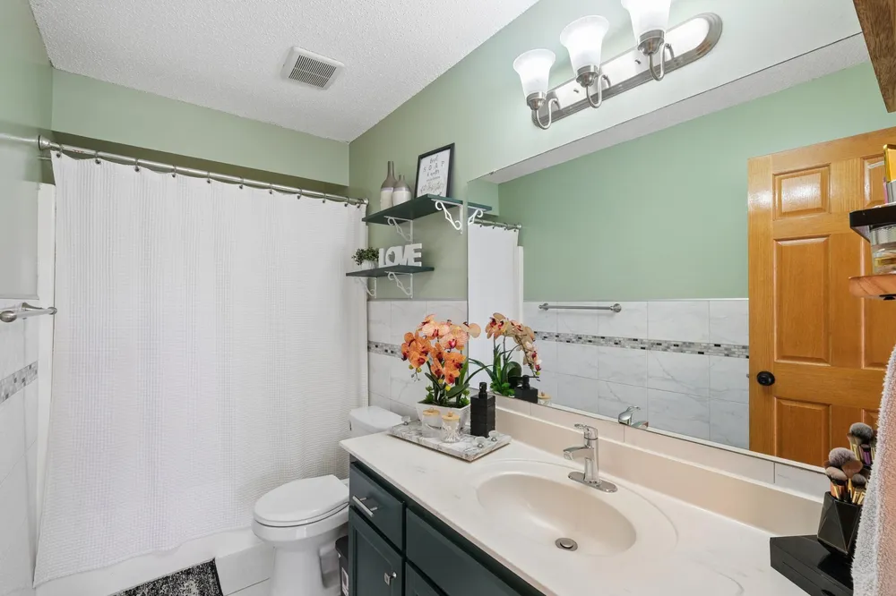 10924 Andover Ct, Inver Grove Heights, MN 55077