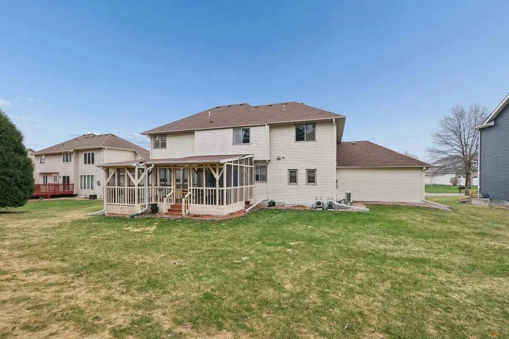 10924 Andover Ct, Inver Grove Heights, MN 55077