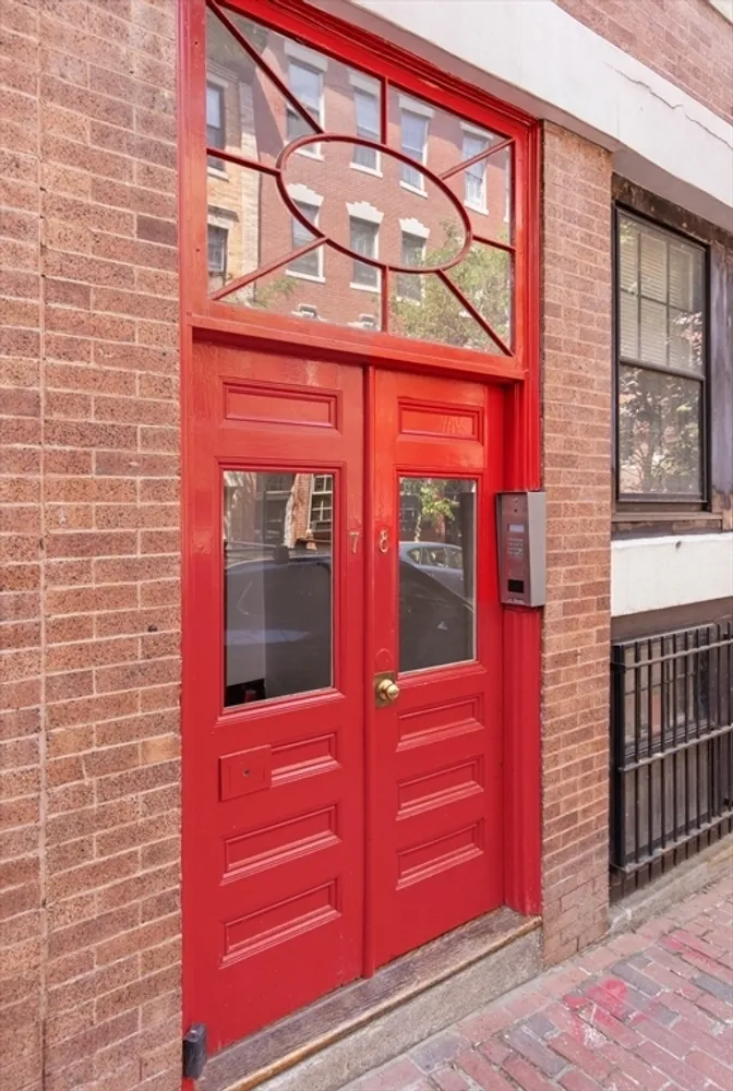 78 Phillips St, Boston, MA 02114