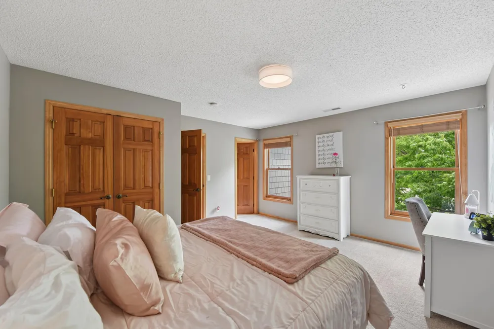 3312 Crestmoor Bay, Woodbury, MN 55125
