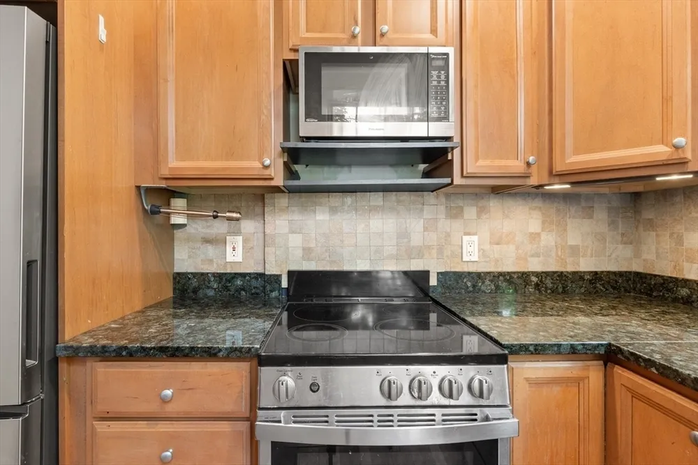 78 Phillips St, Boston, MA 02114