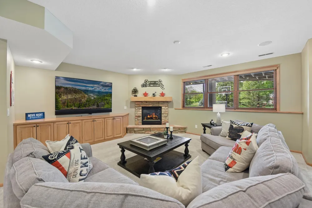 3312 Crestmoor Bay, Woodbury, MN 55125
