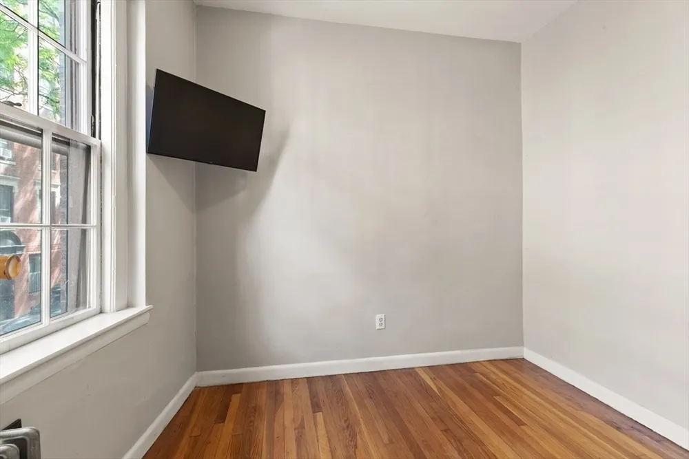 78 Phillips St, Boston, MA 02114