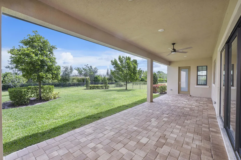 12745 Bayside Ct, Parkland, FL 33076