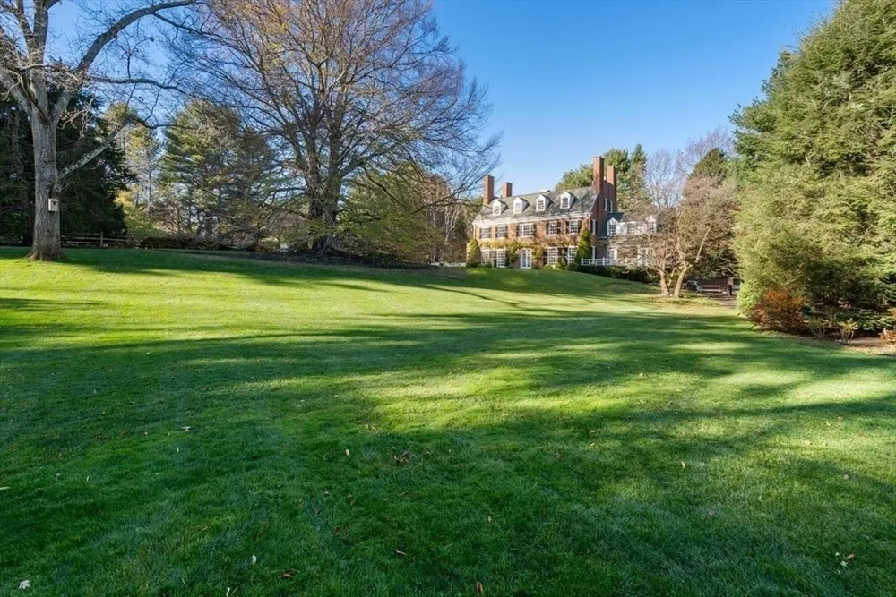 Sears Rd, Brookline, MA 02445