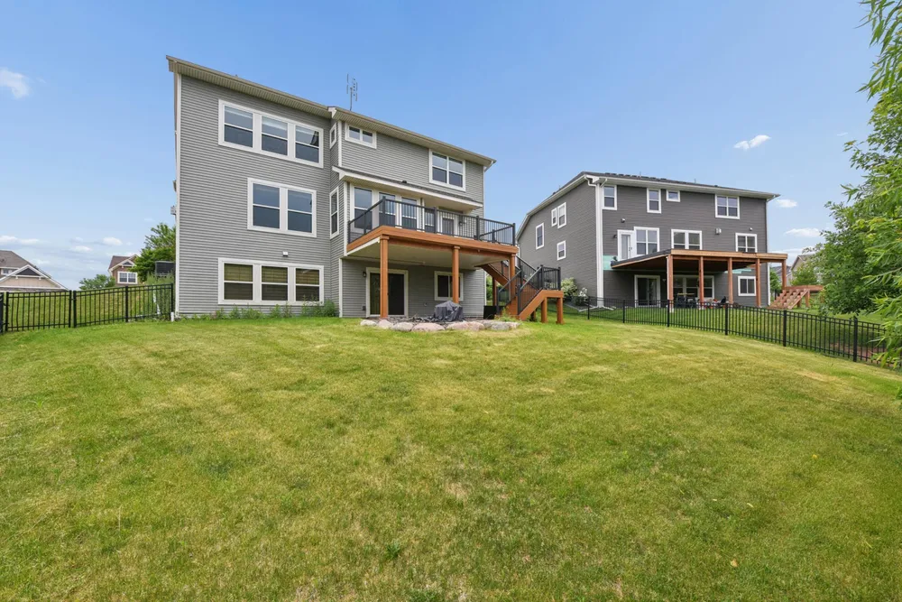 9768 7th St N, Lake Elmo, MN 55042