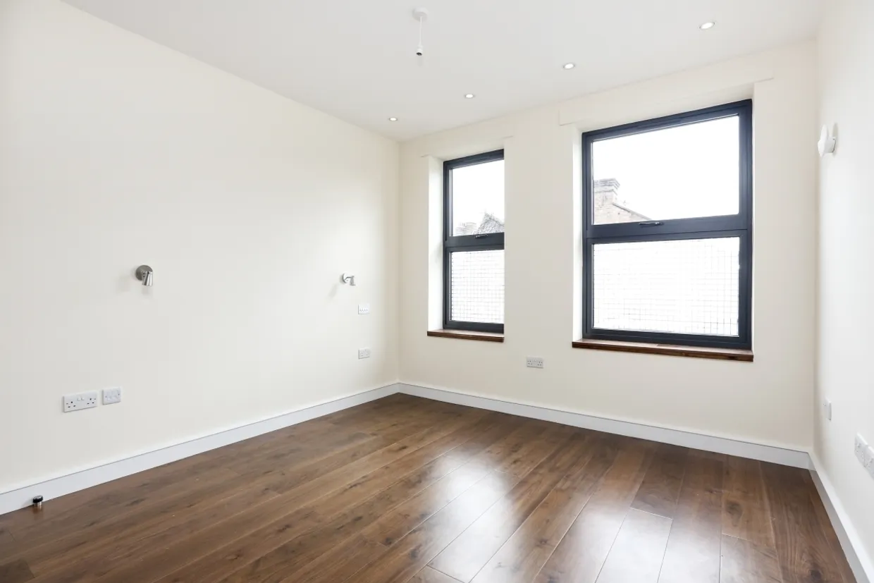 Freshford Street London SW18 photo 12