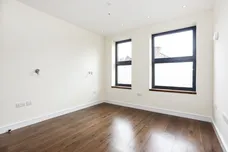 Freshford Street London SW18 photo 12