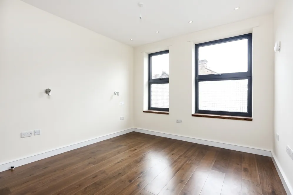 Freshford Street London SW18 photo 12