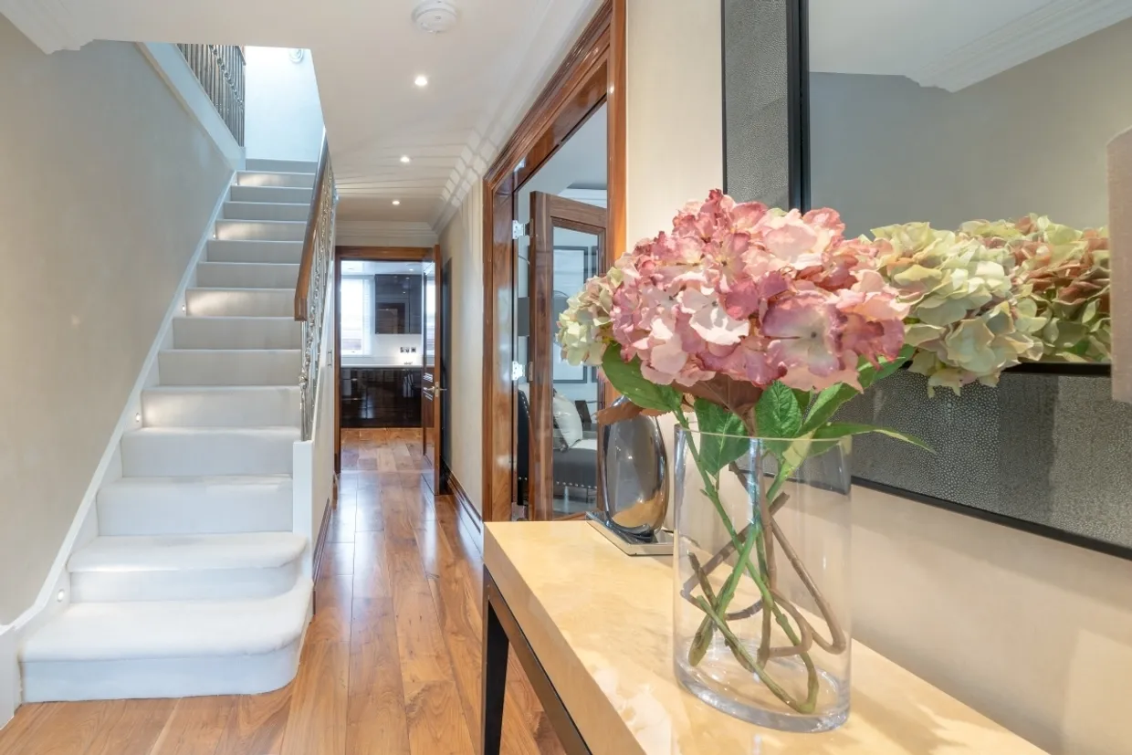 Grosvenor Hill Mayfair W1K photo 17