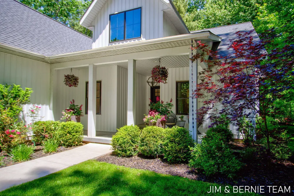 6225 LIGHTHOUSE CT, Saugatuck, MI 49453