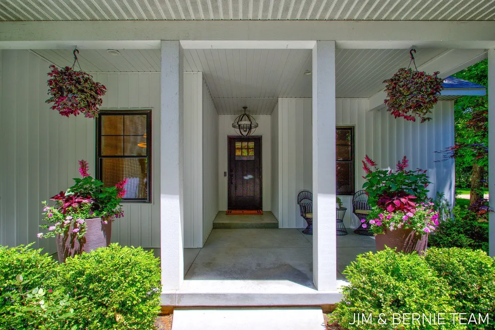6225 LIGHTHOUSE CT, Saugatuck, MI 49453