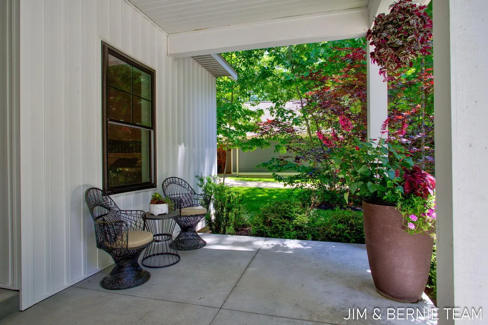 6225 LIGHTHOUSE CT, Saugatuck, MI 49453