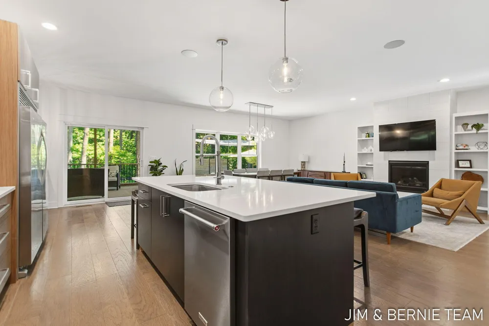 6225 LIGHTHOUSE CT, Saugatuck, MI 49453
