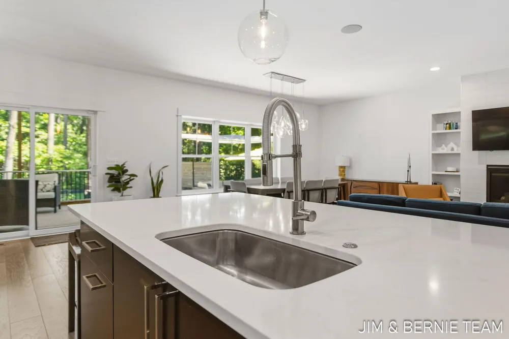 6225 LIGHTHOUSE CT, Saugatuck, MI 49453