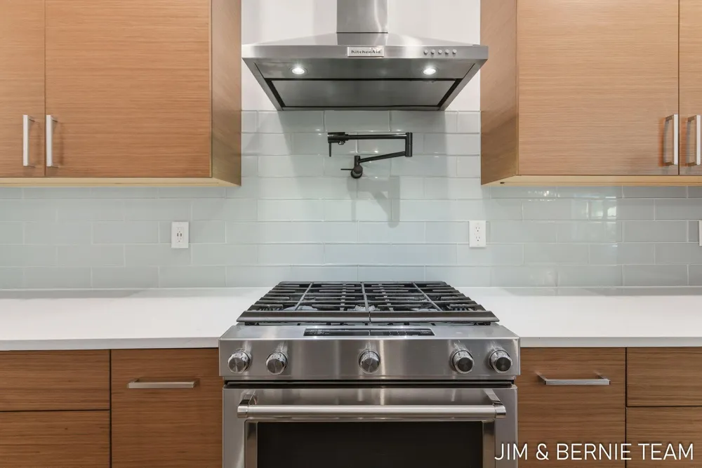6225 LIGHTHOUSE CT, Saugatuck, MI 49453