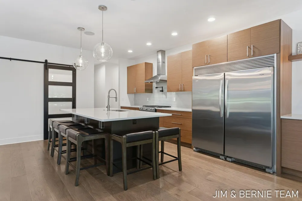 6225 LIGHTHOUSE CT, Saugatuck, MI 49453
