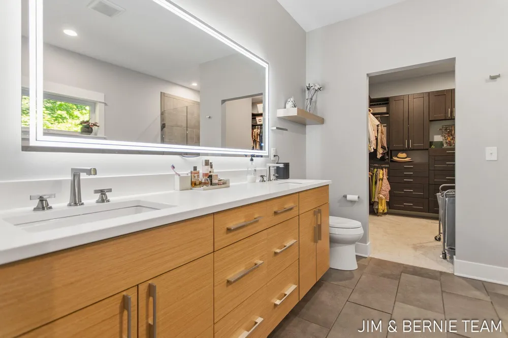 6225 LIGHTHOUSE CT, Saugatuck, MI 49453