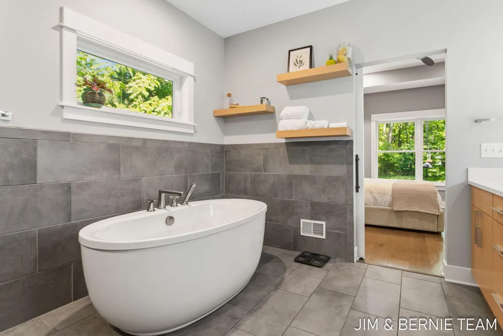 6225 LIGHTHOUSE CT, Saugatuck, MI 49453