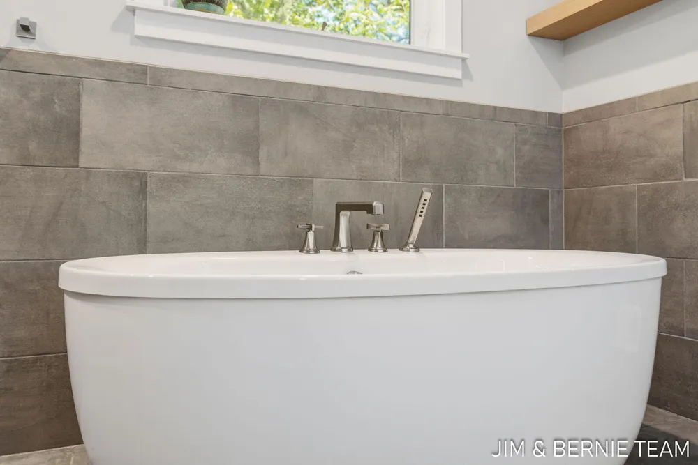 6225 LIGHTHOUSE CT, Saugatuck, MI 49453