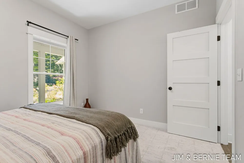 6225 LIGHTHOUSE CT, Saugatuck, MI 49453