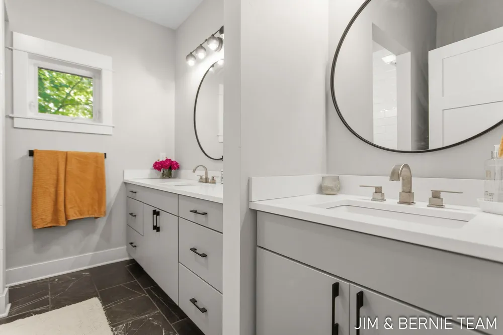 6225 LIGHTHOUSE CT, Saugatuck, MI 49453