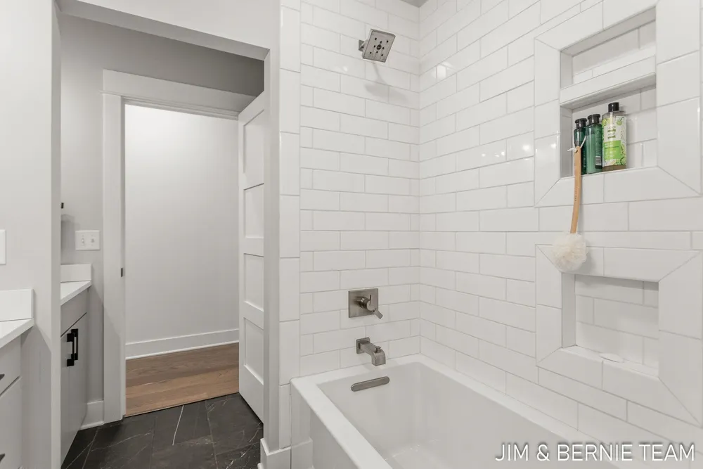 6225 LIGHTHOUSE CT, Saugatuck, MI 49453