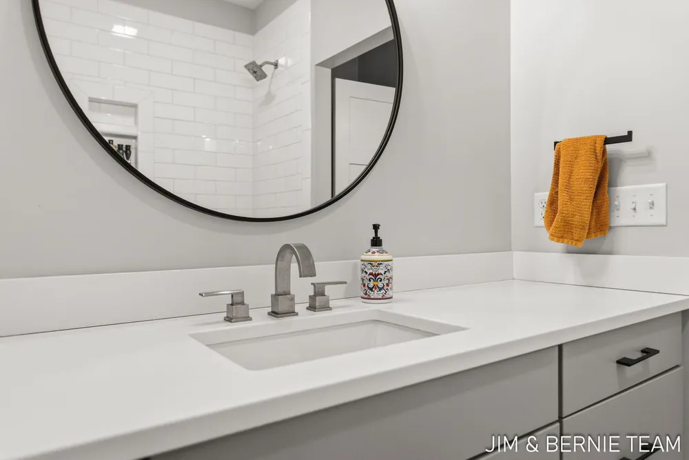 6225 LIGHTHOUSE CT, Saugatuck, MI 49453
