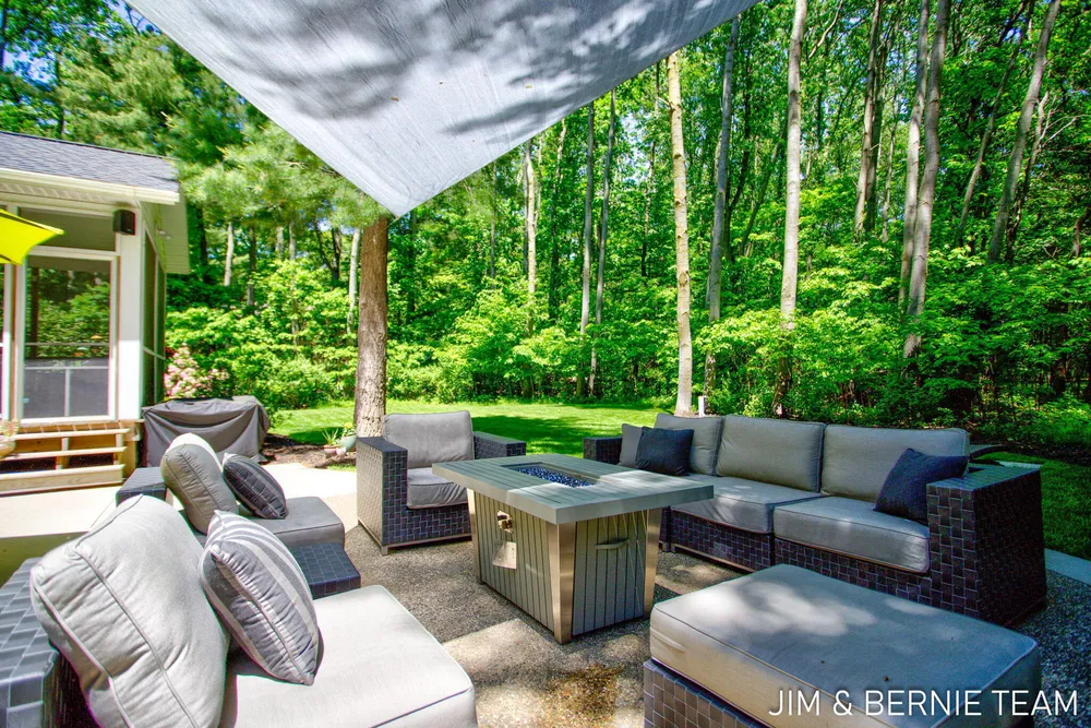 6225 LIGHTHOUSE CT, Saugatuck, MI 49453