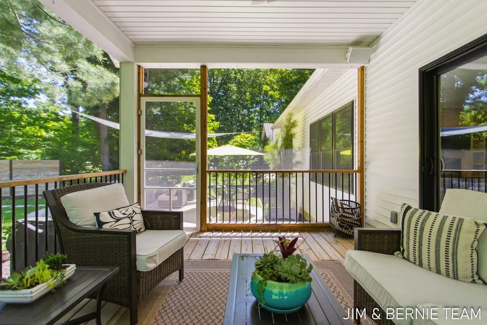6225 LIGHTHOUSE CT, Saugatuck, MI 49453