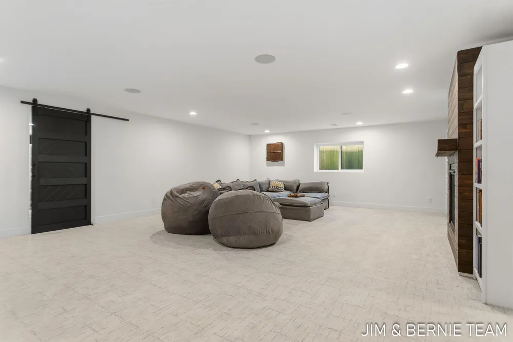 6225 LIGHTHOUSE CT, Saugatuck, MI 49453