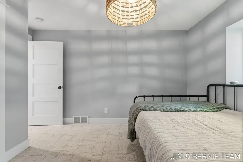 6225 LIGHTHOUSE CT, Saugatuck, MI 49453