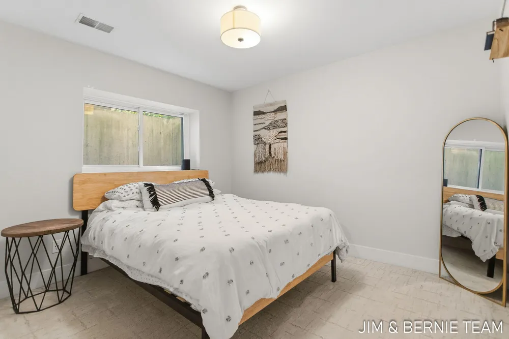 6225 LIGHTHOUSE CT, Saugatuck, MI 49453