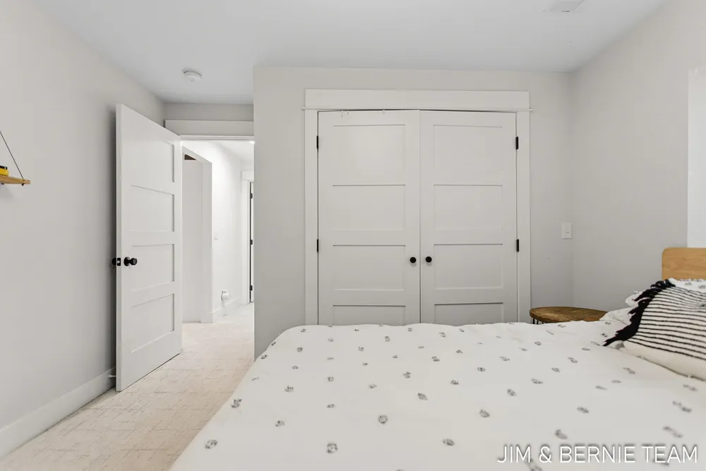6225 LIGHTHOUSE CT, Saugatuck, MI 49453