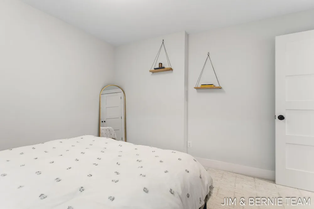 6225 LIGHTHOUSE CT, Saugatuck, MI 49453