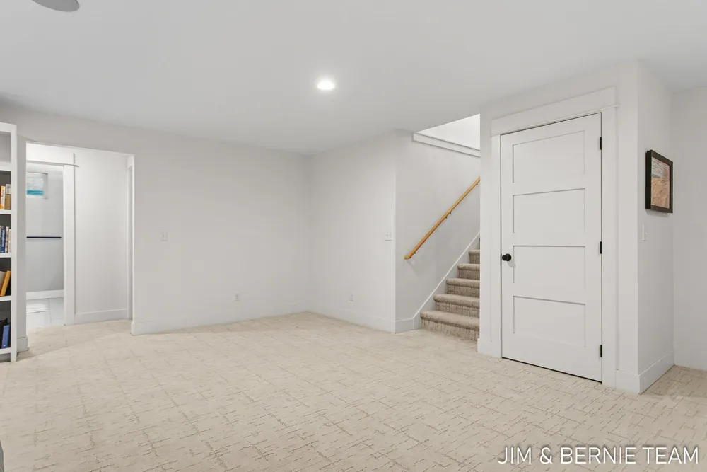 6225 LIGHTHOUSE CT, Saugatuck, MI 49453