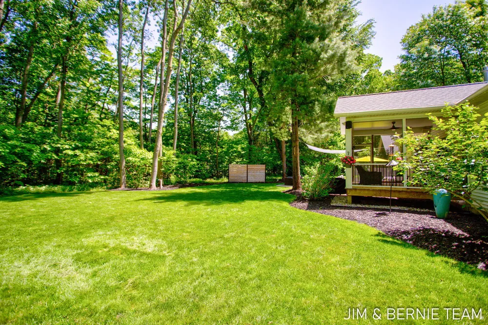 6225 LIGHTHOUSE CT, Saugatuck, MI 49453