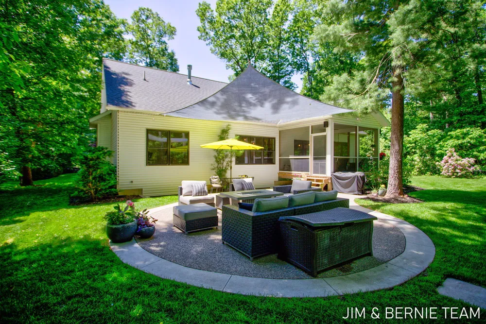 6225 LIGHTHOUSE CT, Saugatuck, MI 49453