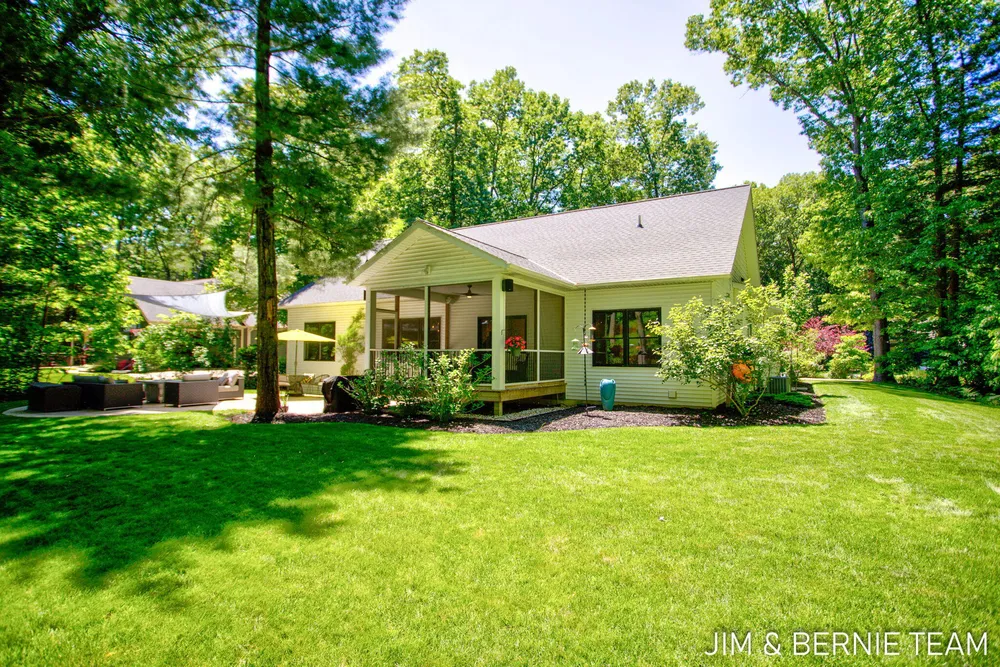6225 LIGHTHOUSE CT, Saugatuck, MI 49453