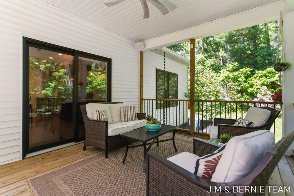 6225 LIGHTHOUSE CT, Saugatuck, MI 49453