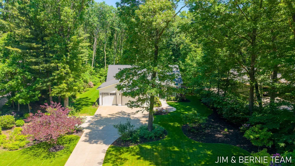 6225 LIGHTHOUSE CT, Saugatuck, MI 49453